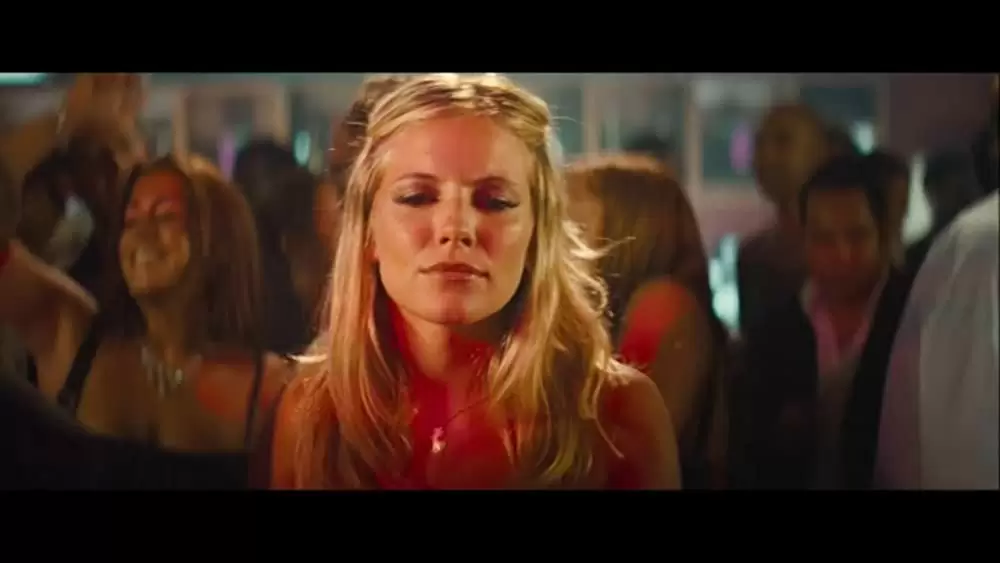 「レイヤー・ケーキ」シエナ・ミラーの画像