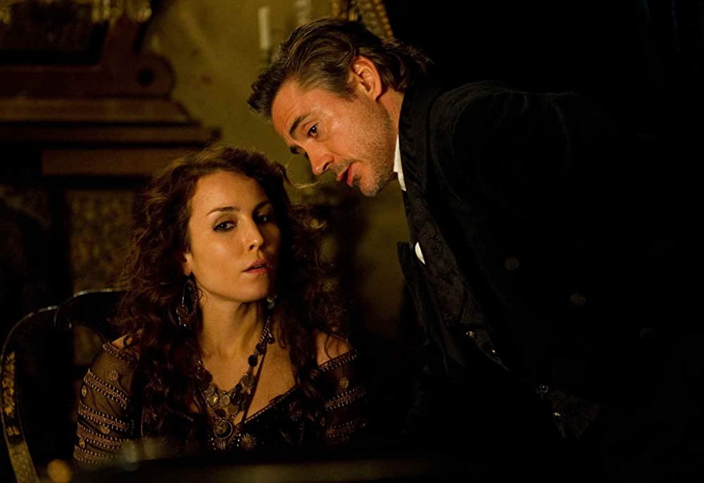 「シャーロック・ホームズ シャドウ ゲーム」ロバート・ダウニー・Jr. & ノオミ・ラパスの画像