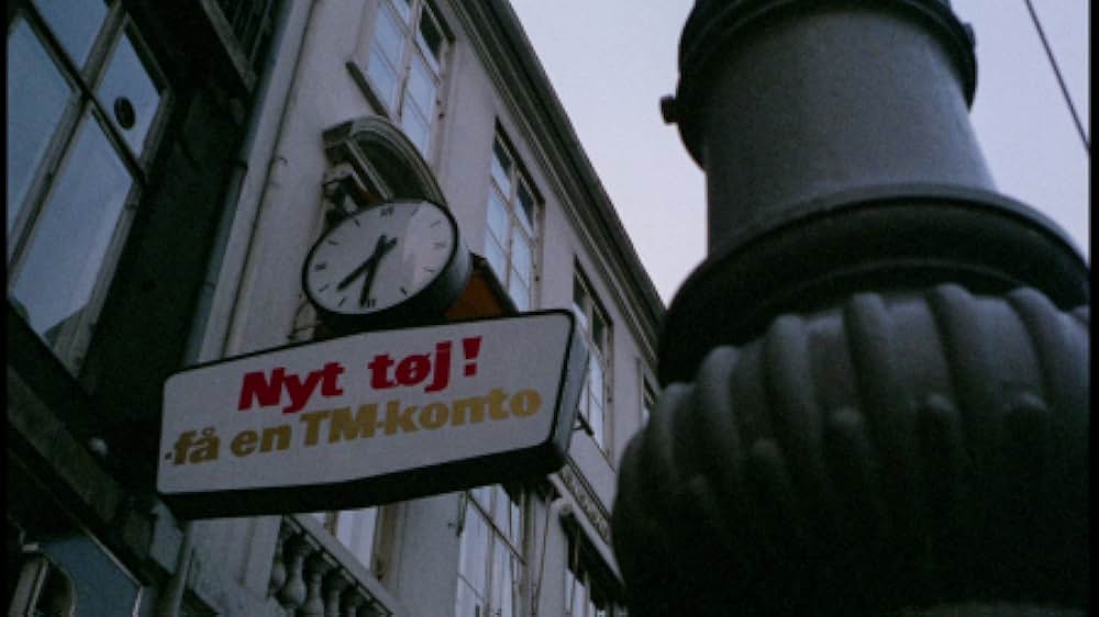 A Day at the Beach（原題）の画像