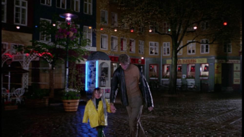 A Day at the Beach（原題）の画像