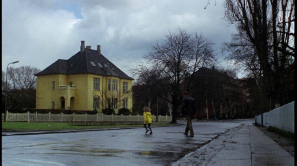 A Day at the Beach（原題）の画像