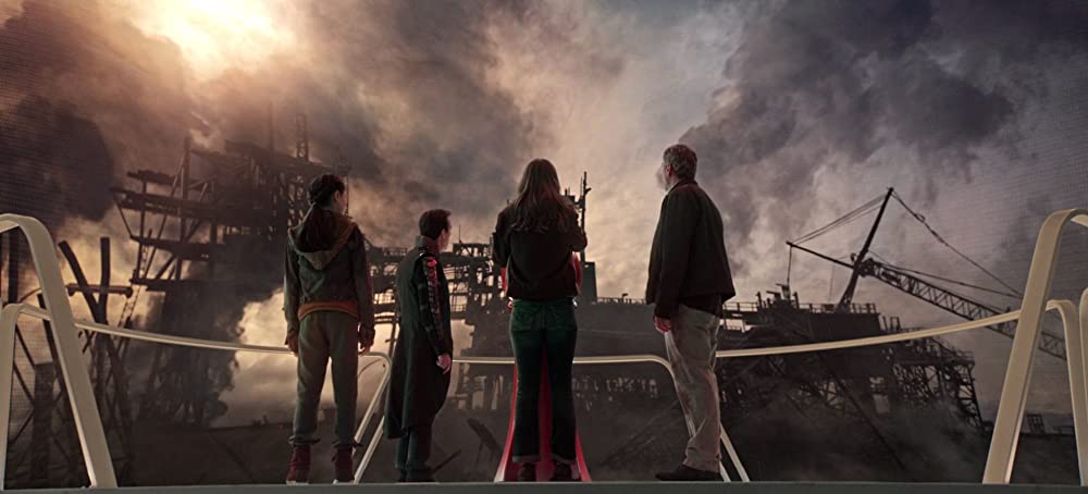 「トゥモローランド」ジョージ・クルーニー & ヒュー・ローリー & ブリット・ロバートソン & ラフィー・キャシディの画像