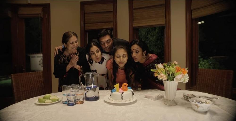 スーサイド・リーズン 真珠のネックレスをつけた娘の画像