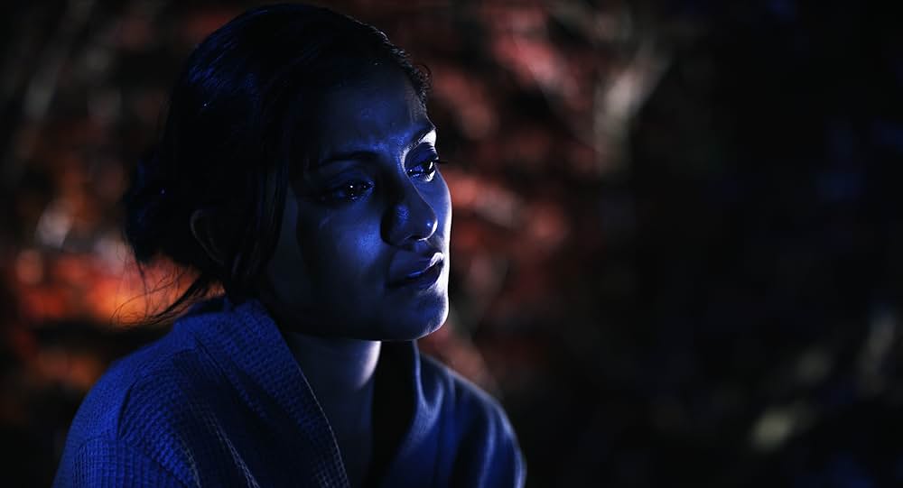 スーサイド・リーズン 真珠のネックレスをつけた娘の画像