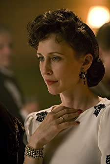 縞模様のパジャマの少年の画像