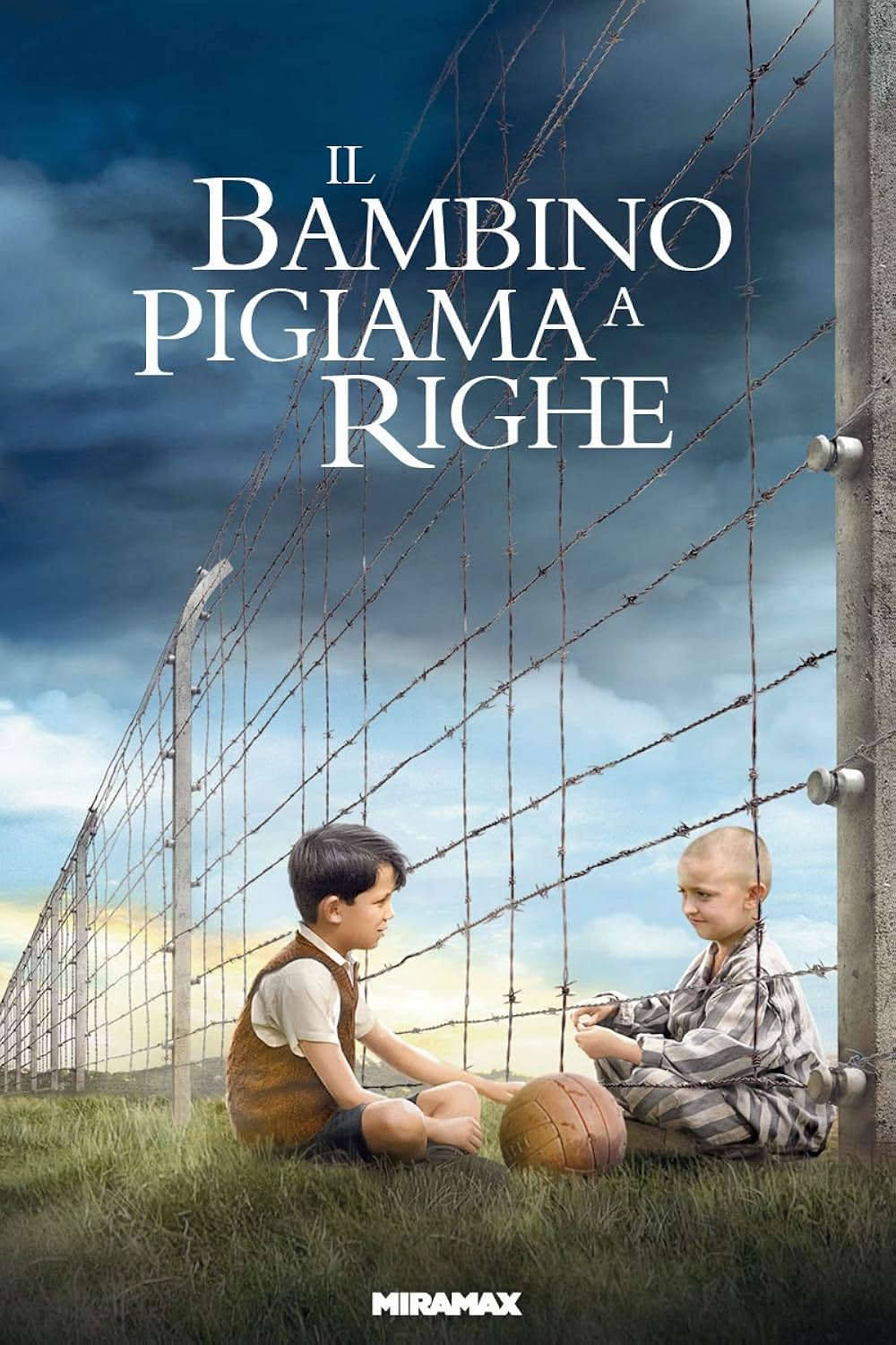 「縞模様のパジャマの少年」の画像