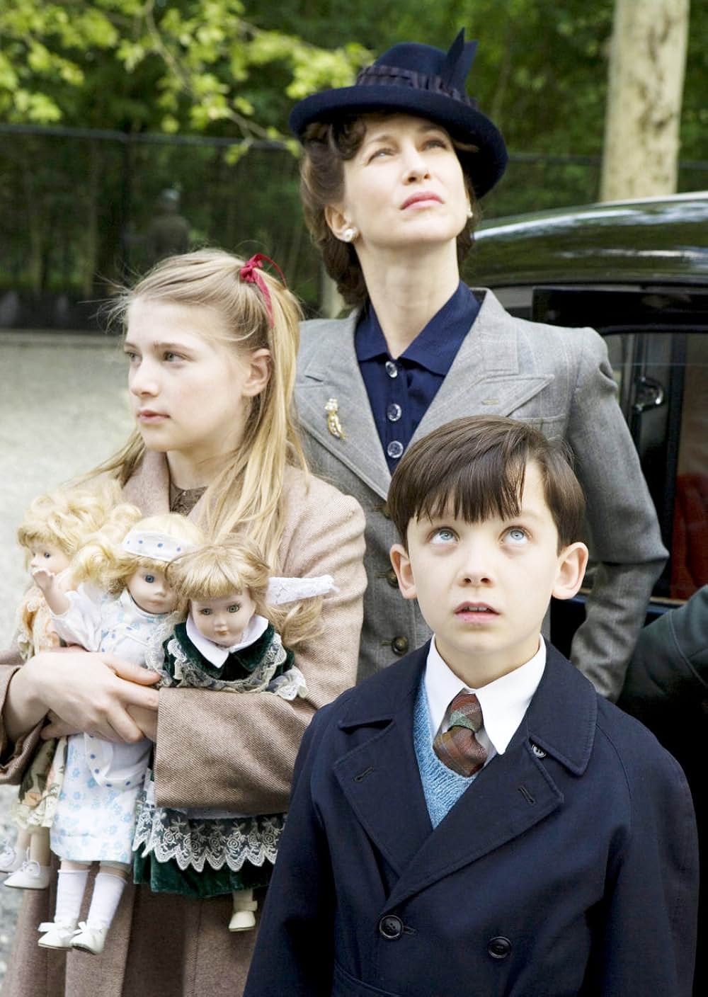 縞模様のパジャマの少年の画像