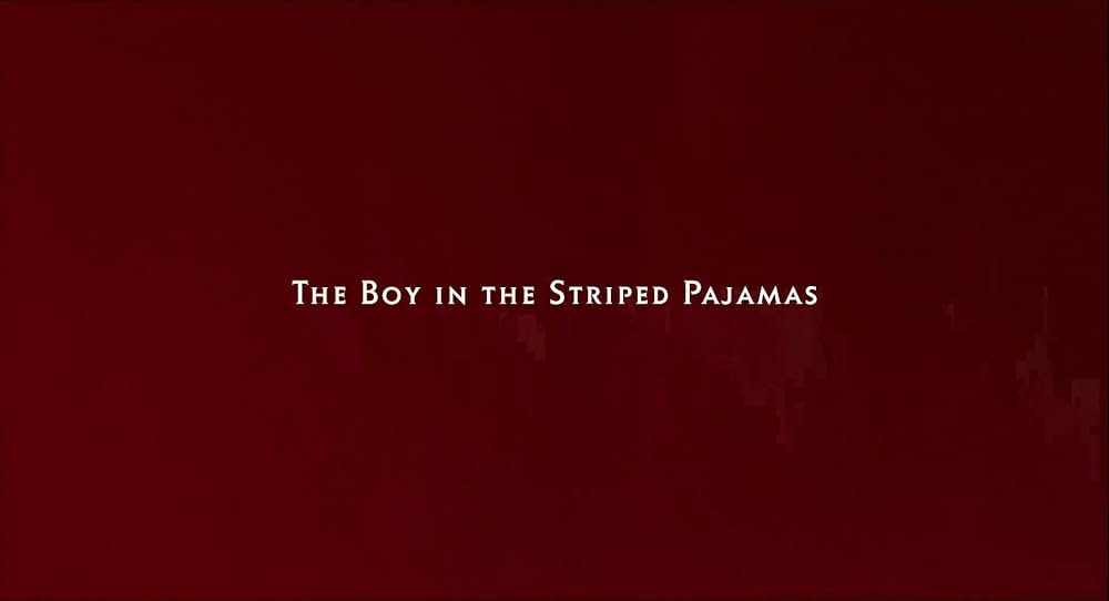 縞模様のパジャマの少年の画像