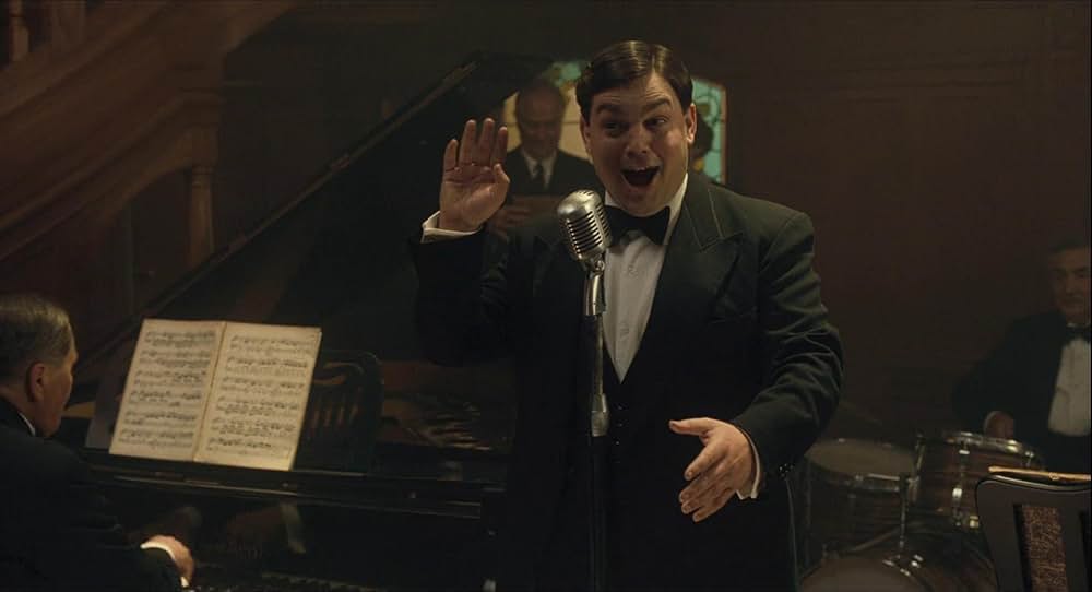 縞模様のパジャマの少年の画像