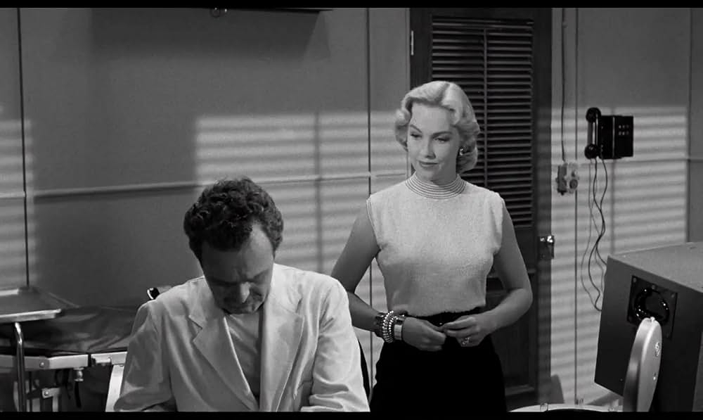 半魚人我らの中を往くの画像