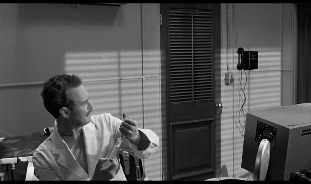 半魚人我らの中を往くの画像