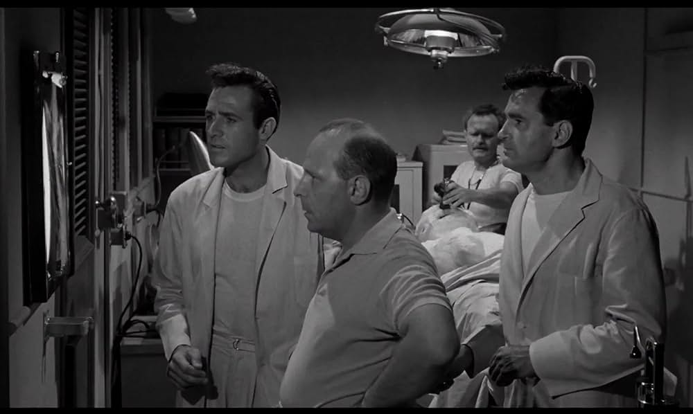 半魚人我らの中を往くの画像