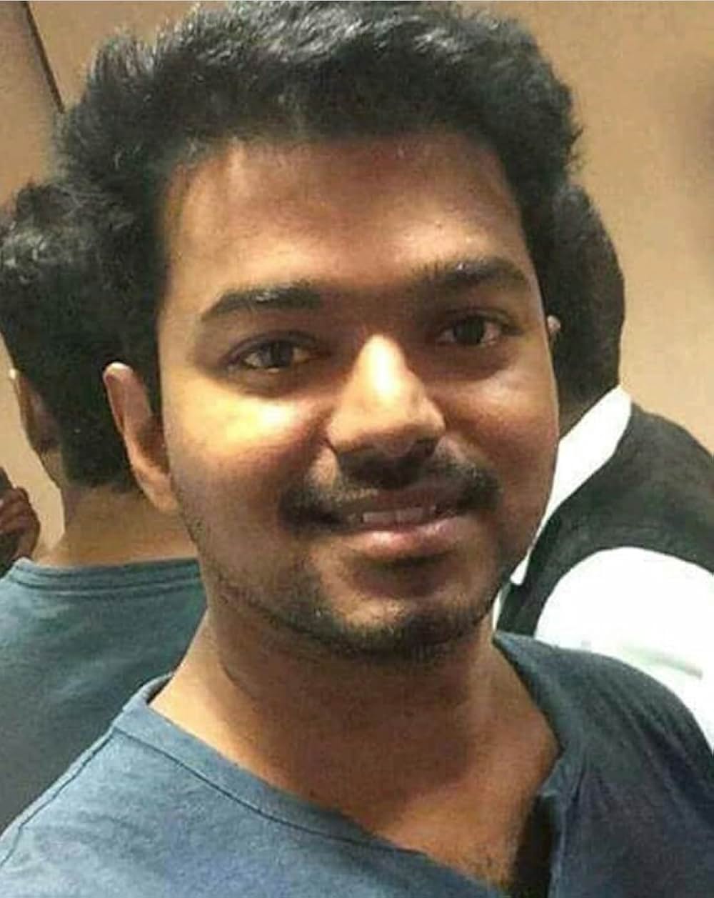 カッティ 刃物と水道管の画像