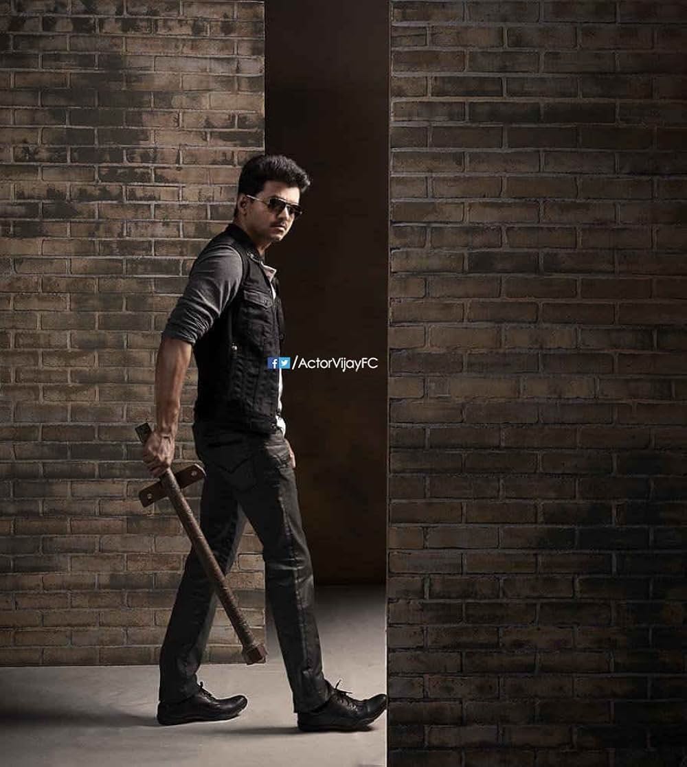 カッティ 刃物と水道管の画像