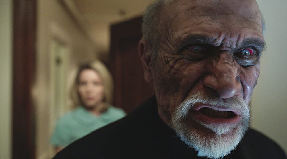 アナベル 死霊館の人形の画像