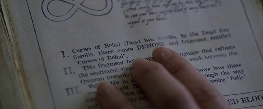 アナベル 死霊館の人形の画像