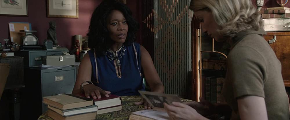 アナベル 死霊館の人形の画像