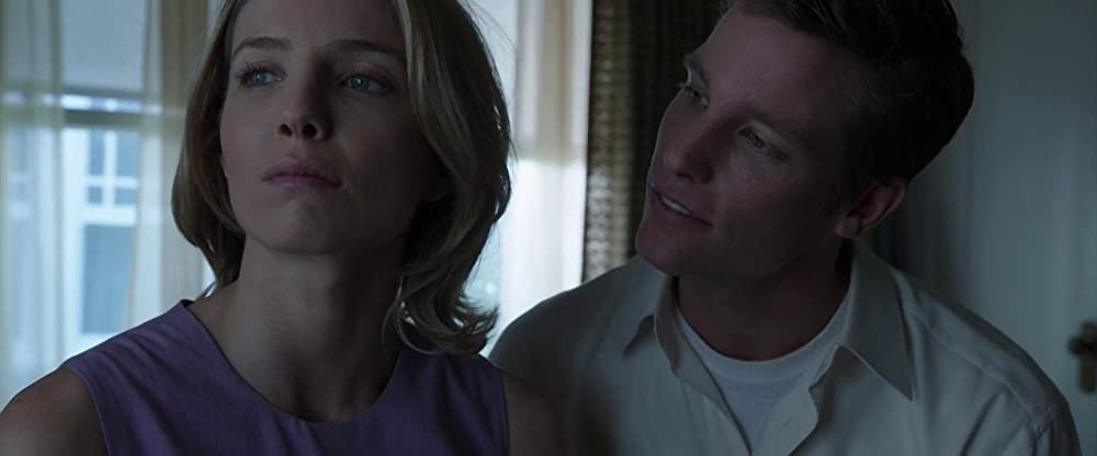 アナベル 死霊館の人形の画像