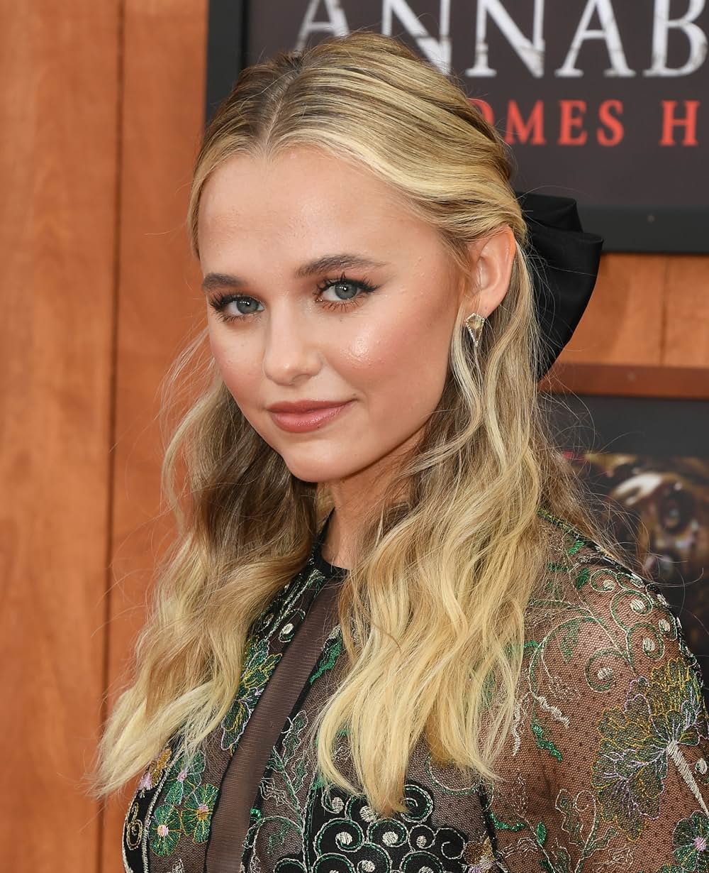 アナベル 死霊館の人形の画像