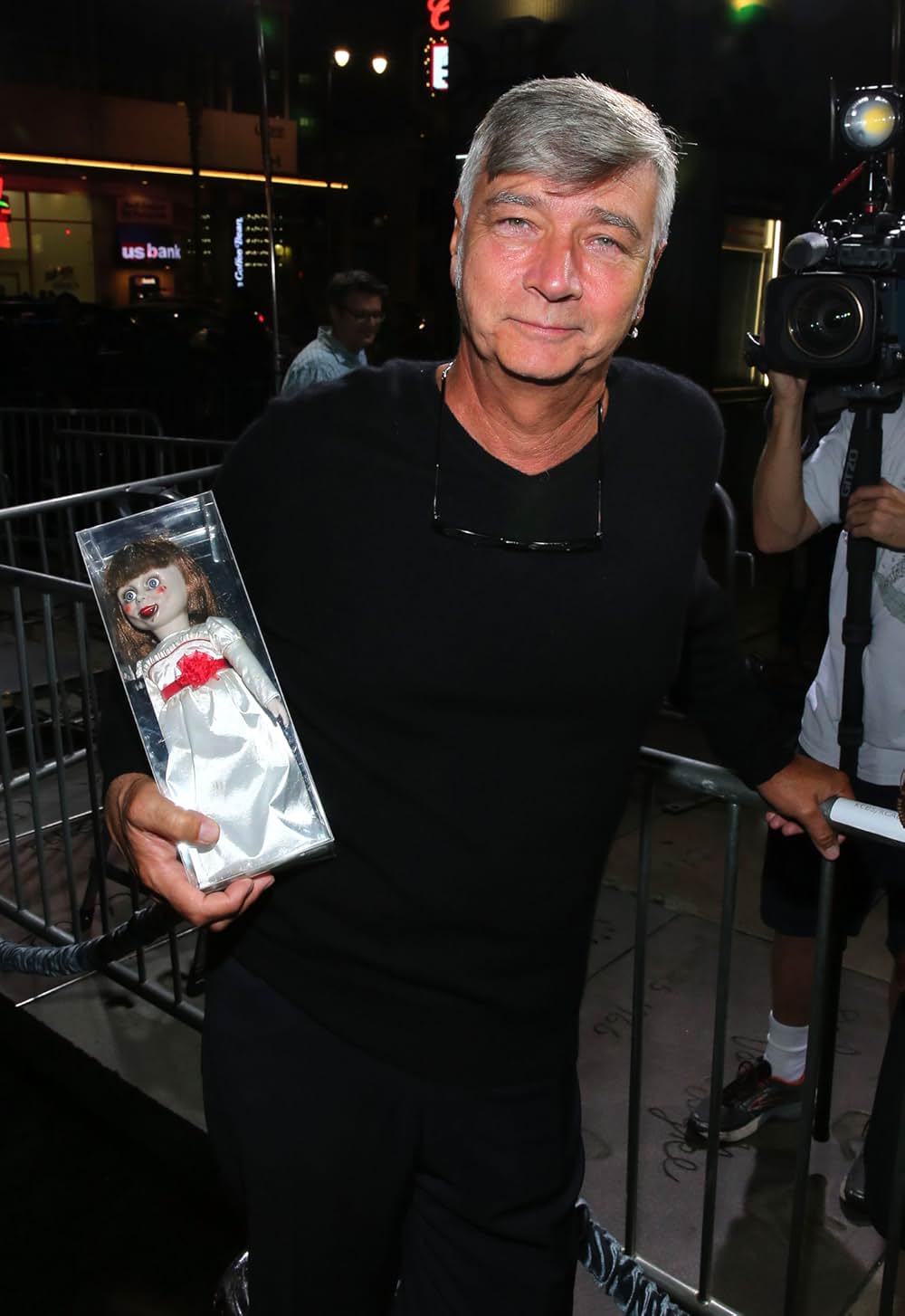 アナベル 死霊館の人形の画像