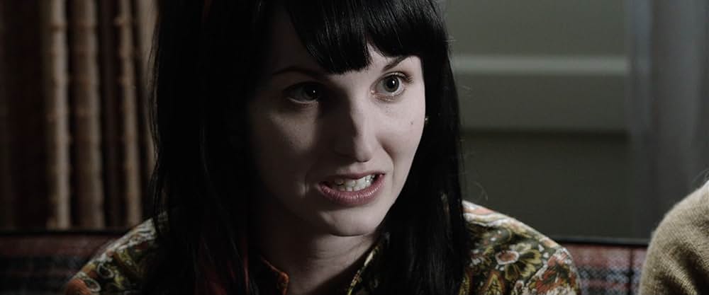 アナベル 死霊館の人形の画像