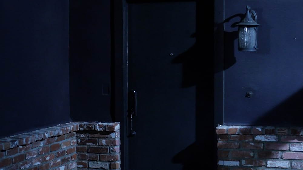 アダム 潜む男の画像