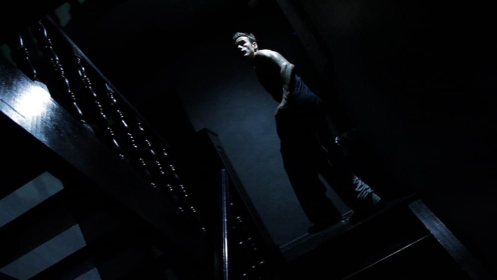 アダム 潜む男の画像