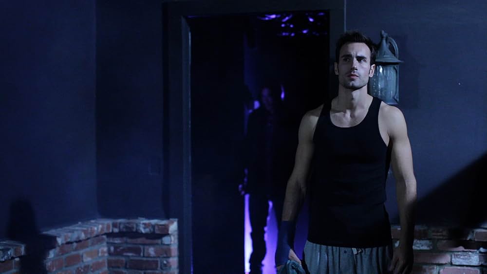 アダム 潜む男の画像