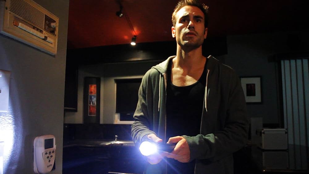 アダム 潜む男の画像