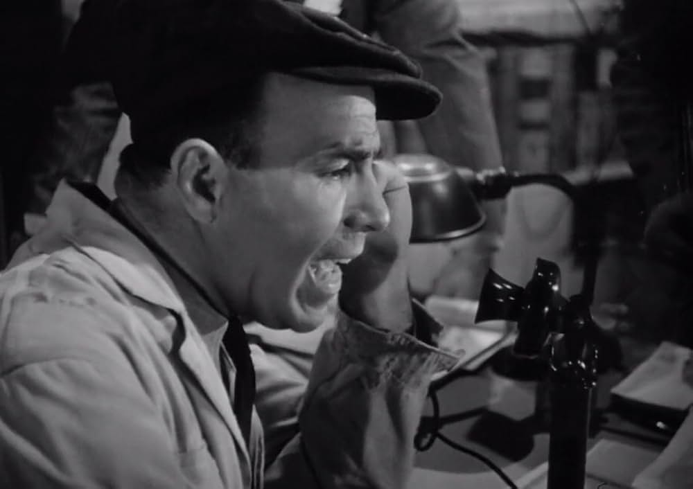 真夜中のスパイの画像