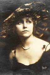 Florence La Badieの画像