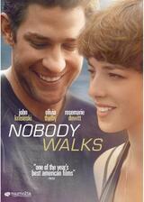 Nobody Walks（原題）のポスター