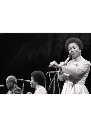 メイヴィス・ステイプルズ ゴスペル・ソウルの⼥王のポスター