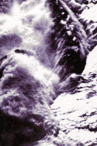 Looking at the Sea(原題)のポスター