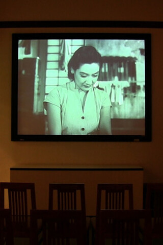 かくも遠く、かくも近くのポスター