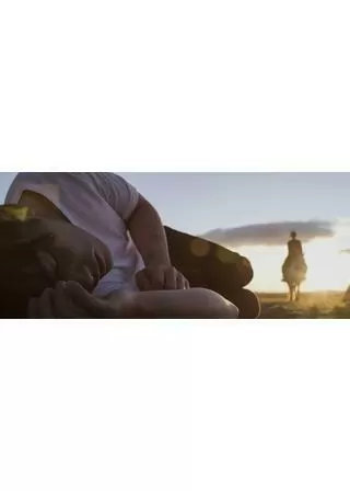 ターコイズの空の下でのポスター