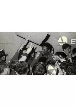 ビル・ラッセル：NBA伝説の男のポスター