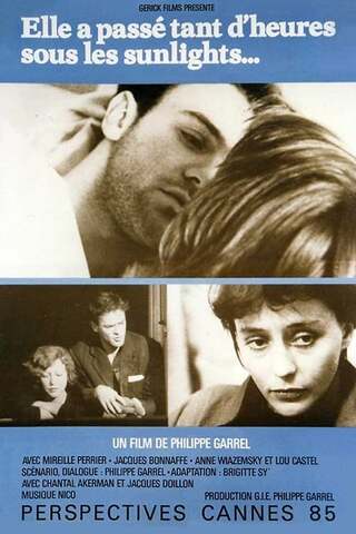 彼女は陽光の下で長い時を過ごしたのポスター