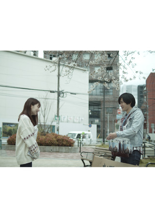 替え玉の男と女のポスター