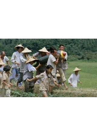 村と爆弾のポスター