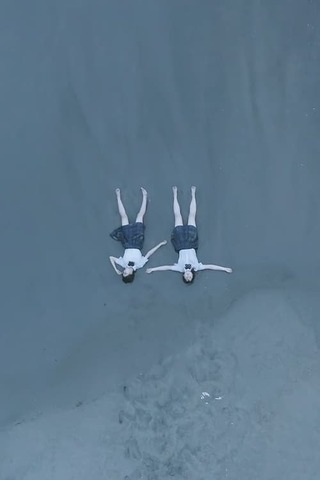 ねじけたつま咲きのポスター